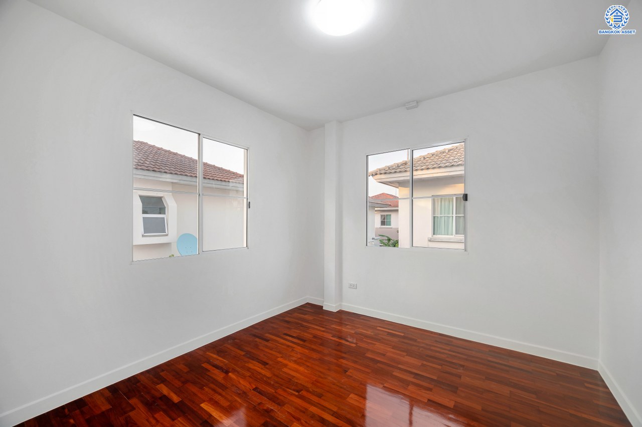 บ้านมือสองตกแต่งใหม่ โครงการ ชัยพฤกษ์ ติวานนท์-ราชพฤกษ์1 หลังมุม เนื้อที่ 68.4 ตร.ว. ฟังก์ชัน 3 ห้องนอน 2 ห้องน้ำ จอดรถได้ 2 คัน สภาพแวดล้อมดี บนทำเลศักยภาพ หน้าโครงการติดถนนใหญ่ เชื่อมต่อถนนราชพฤกษ์ ใกล้จุดขึ้นทางด่วน "ศรีสมาน" ใกล้ห้าง "เซ็นทรัล เวสต์เกต" และ "โรบินสัน ไลฟ์สไตล์ ศรีสมาน"...